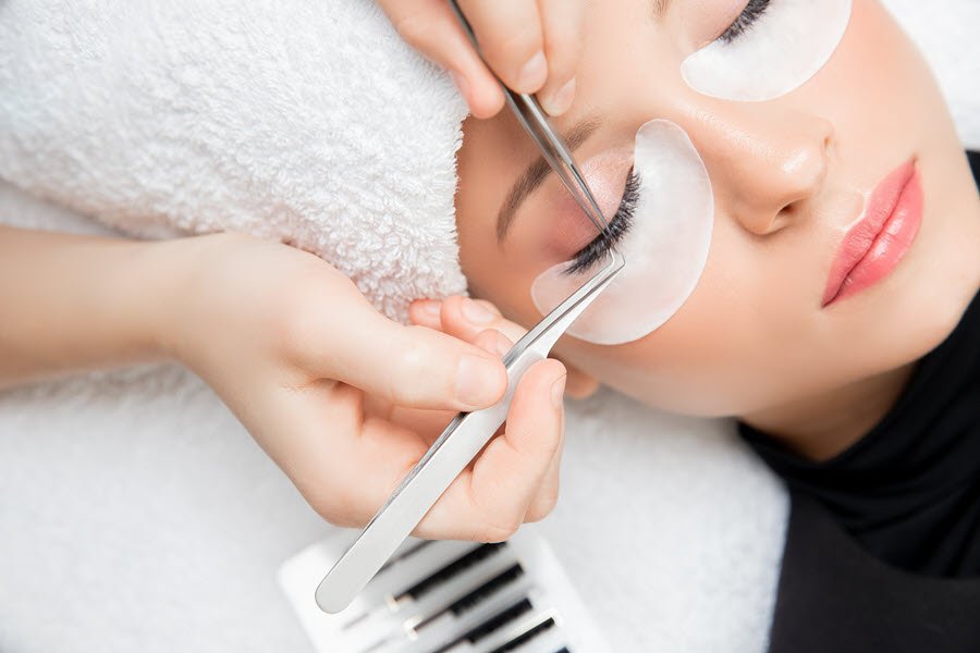 Lash extensions, lash lifts and lash tint services at SB Beaute Salon and Spa in Sherman Oaks.